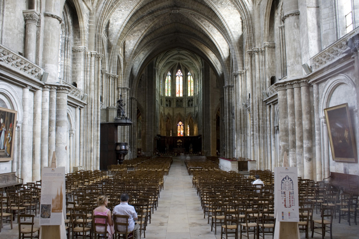 Nave of a church in Bordeaux